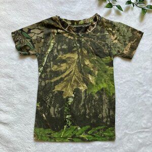 Walls Legend Boys Camo T-Shirt Size 5/6 Green Outdoor Short Sleeve EUC